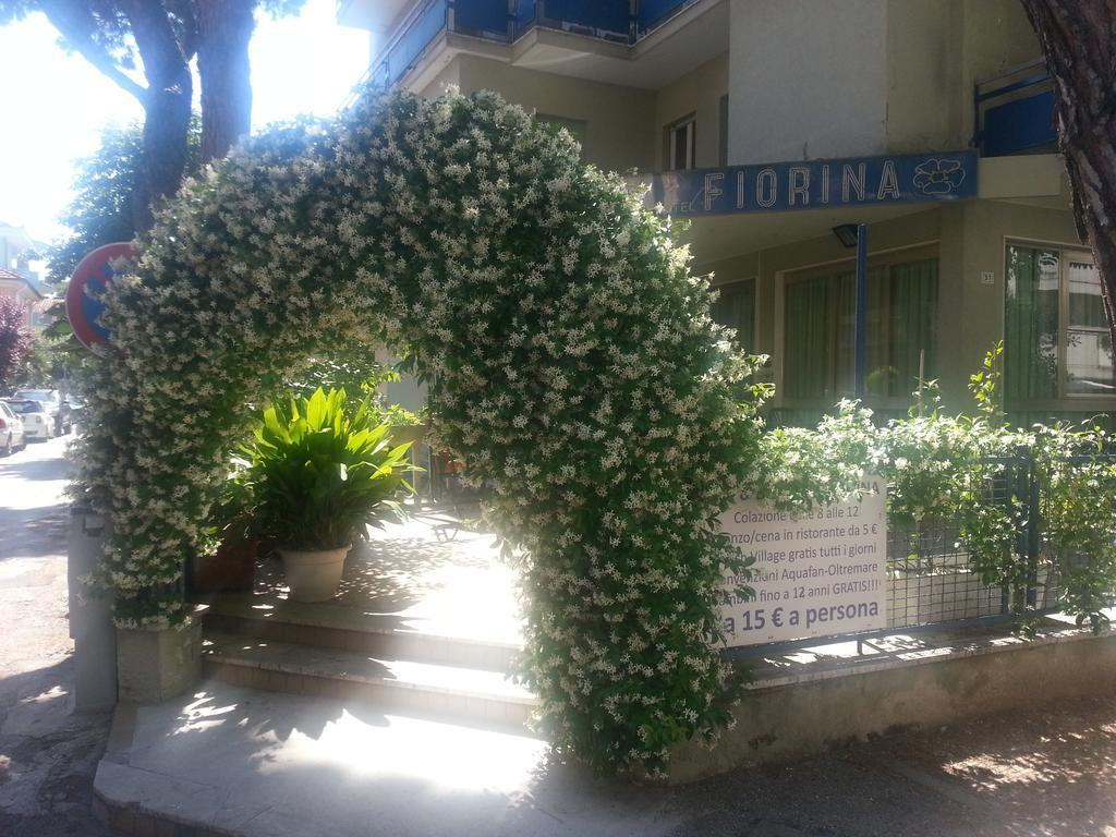 Fiorina Bed&Breakfast: Beachside Retreat with Noon Breakfast Riccione Exterior photo