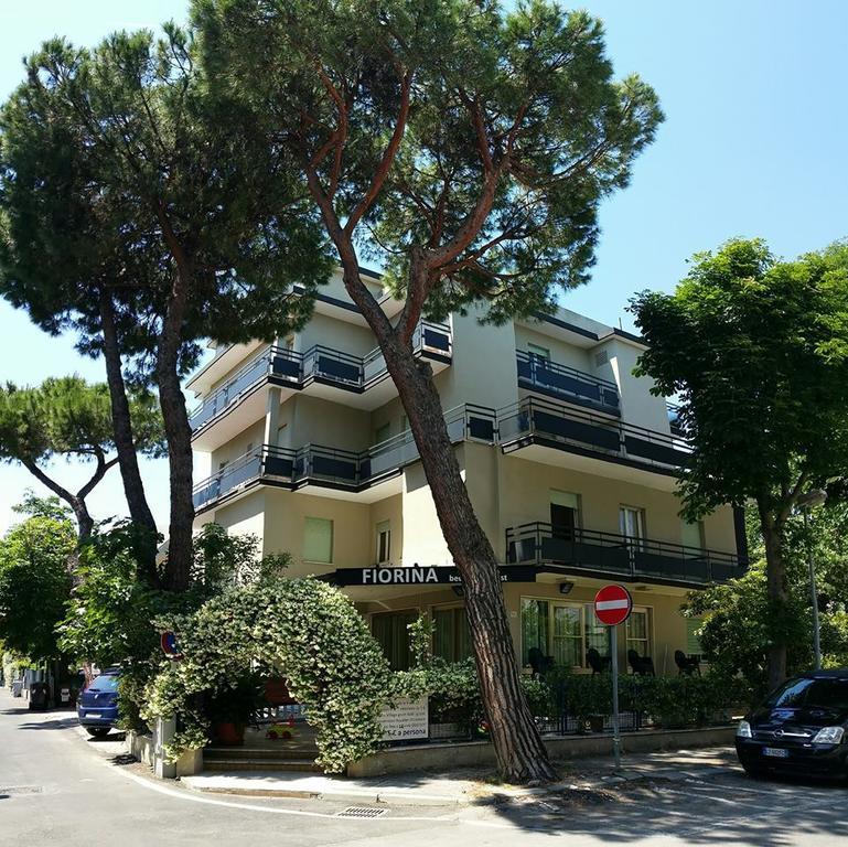 Fiorina Bed&Breakfast: Beachside Retreat with Noon Breakfast Riccione Exterior photo