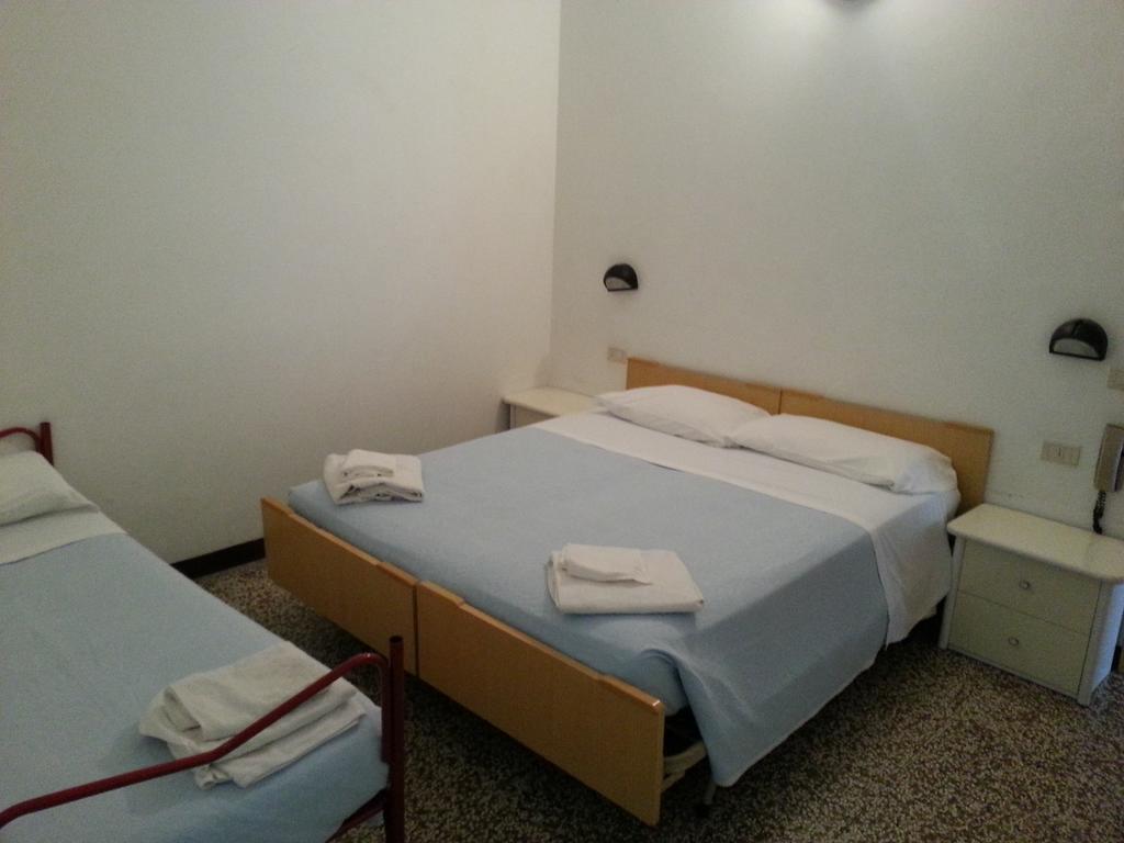 Fiorina Bed&Breakfast: Beachside Retreat with Noon Breakfast Riccione Exterior photo